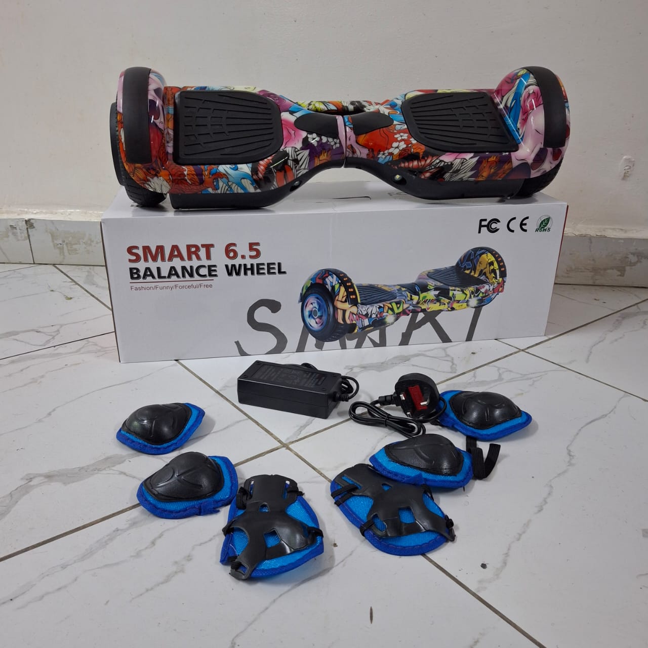 6.5 6.5-Inch Smart Hoverboard – Self-Balancing with Bluetooth & Guards - Image 1
