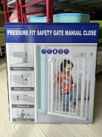 Children’s Safety Gate – Practical Baby Barrier for Stairs, Kitchens & Doorways